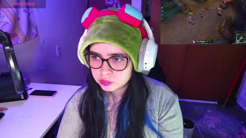 Snapshot of vallolet1_ chatting on January 23, 2025, 2:23 am Im Violet online show from January 23, 2025, 2:23 am