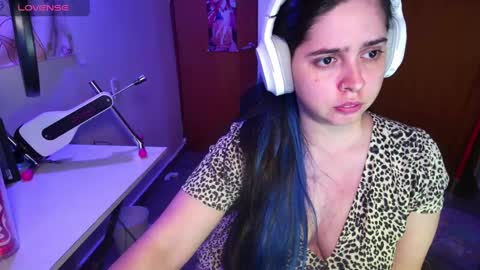 Snapshot of vallolet1_ chatting on January 26, 2025, 2:24 am Im Violet online show from January 26, 2025, 2:24 am