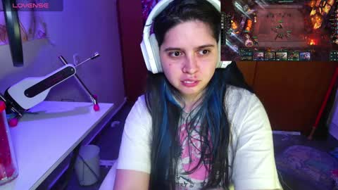 Snapshot of vallolet1_ chatting on January 30, 2025, 2:06 am Im Violet online show from January 30, 2025, 2:06 am