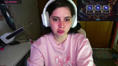 Snapshot of vallolet1_ chatting on February 15, 2025, 1:53 am Im Violet online show from February 15, 2025, 1:53 am