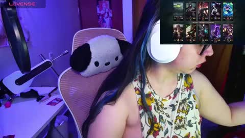 Snapshot of vallolet1_ chatting on February 19, 2025, 11:14 pm Im Violet online show from February 19, 2025, 11:14 pm