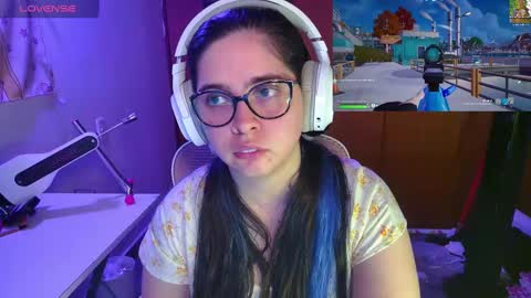 Snapshot of vallolet1_ chatting on February 25, 2025, 2:36 am Im Violet online show from February 25, 2025, 2:36 am