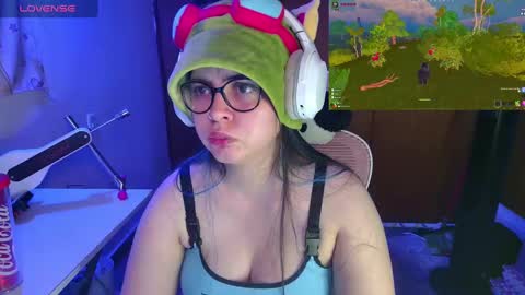Snapshot of vallolet1_ chatting on March 4, 2025, 3:22 am Im Violet online show from March 4, 2025, 3:22 am