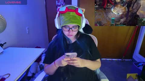 Snapshot of vallolet1_ chatting on March 10, 2025, 1:45 am Im Violet online show from March 10, 2025, 1:45 am