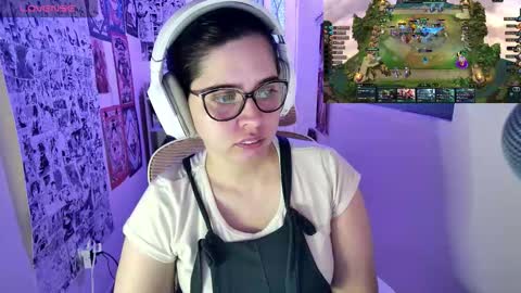 Snapshot of vallolet1_ chatting on November 5, 2025, 5:29 am Im Violet online show from November 5, 2025, 5:29 am