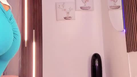 Vallolet Peach  online show from March 29, 2026, 12:05 pm