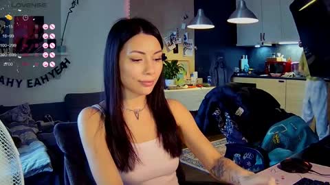 Snapshot of valorant_girl chatting on April 7, 2026, 3:23 pm Little Devil online show from April 7, 2026, 3:23 pm