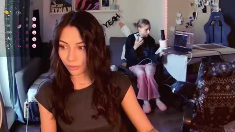 Snapshot of valorant_girl chatting on April 8, 2026, 3:01 pm Little Devil online show from April 8, 2026, 3:01 pm