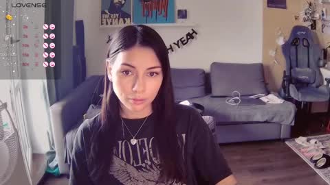 Snapshot of valorant_girl chatting on April 13, 2026, 11:05 am Little Devil online show from April 13, 2026, 11:05 am