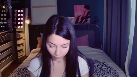 Snapshot of valorant_girl chatting on April 17, 2026, 4:32 pm Little Devil online show from April 17, 2026, 4:32 pm