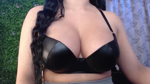 Snapshot of valquiria_sirgun chatting on September 23, 2025, 9:34 am valquiria_sirgun online show from September 23, 2025, 9:34 am