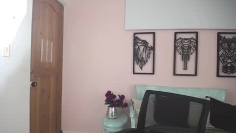 Snapshot of valya_russi chatting on December 16, 2024, 12:06 pm Isabella online show from December 16, 2024, 12:06 pm