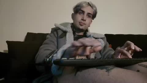 david guzman i model independenthelp me with a thumbs up online show from March 8, 2025, 4:23 am