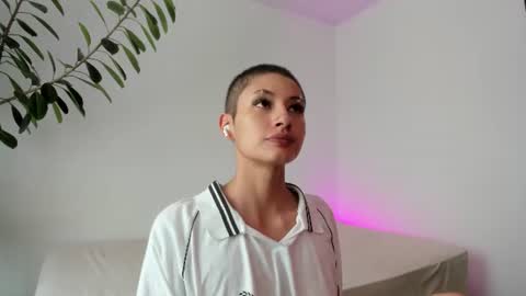 Snapshot of vandalovee chatting on July 5, 2026, 6:26 pm Babi Alu online show from July 5, 2026, 6:26 pm