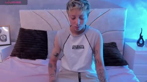 vane_grey online show from June 8, 2026, 7:47 pm