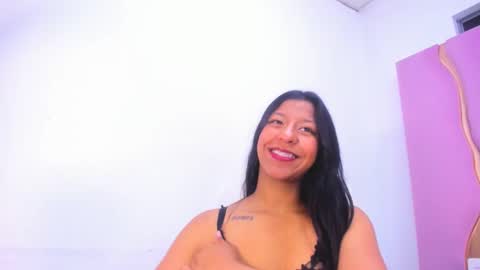 Snapshot of vanelin18 chatting on November 18, 2025, 9:08 pm Vane online show from November 18, 2025, 9:08 pm