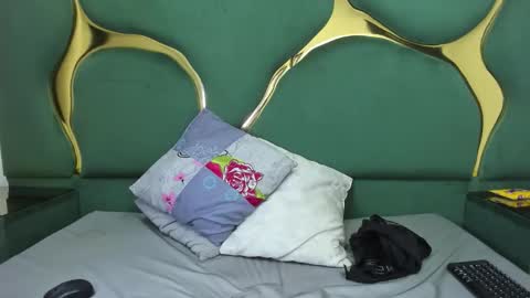 Snapshot of vanelin18 chatting on December 5, 2025, 7:21 pm Vane online show from December 5, 2025, 7:21 pm