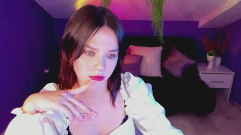 Polly online show from September 15, 2025, 1:11 pm