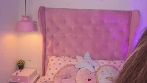 Snapshot of vanelope_evans_ chatting on December 17, 2025, 1:06 pm vanelope_evans_ online show from December 17, 2025, 1:06 pm