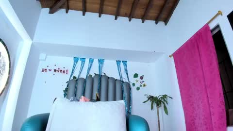 vaneloppe_23 online show from May 17, 2026, 3:59 am