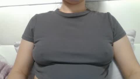 VanesaJewel online show from October 28, 2025, 5:37 pm