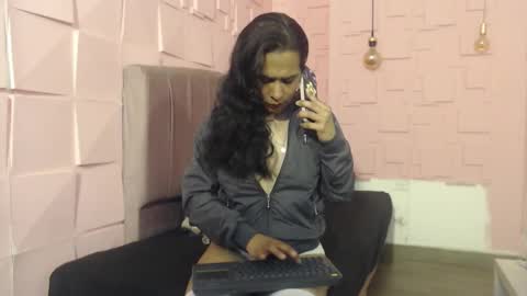 Vanessa online show from November 27, 2025, 7:05 pm