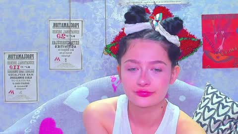 Snapshot of vanessa_florence chatting on December 22, 2024, 1:23 am RUSSIAN BARBIE BABE online show from December 22, 2024, 1:23 am