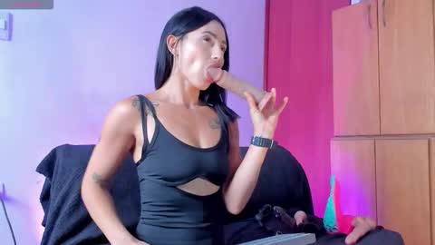 Vanessa online show from November 24, 2025, 4:07 pm