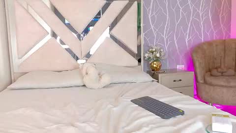 Snapshot of vanessa_guzman1 chatting on November 20, 2025, 11:54 am online show from November 20, 2025, 11:54 am