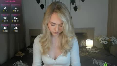 Snapshot of vanessa_maes chatting on October 20, 2025, 8:20 pm Vanessa Maes online show from October 20, 2025, 8:20 pm