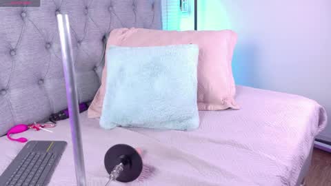 vanessa_mejiia online show from April 1, 2026, 2:56 am