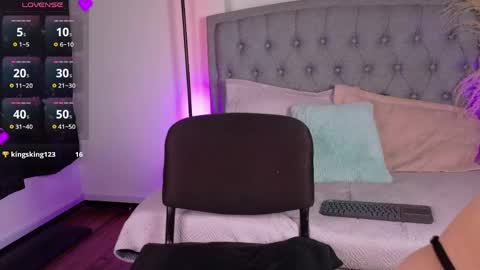 vanessa_mejiia online show from April 23, 2026, 4:35 am