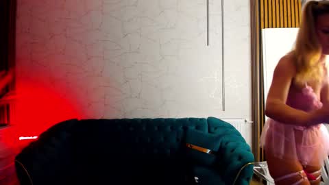 Snapshot of vanessa_posh chatting on October 8, 2025, 6:49 pm vanessa_posh online show from October 8, 2025, 6:49 pm