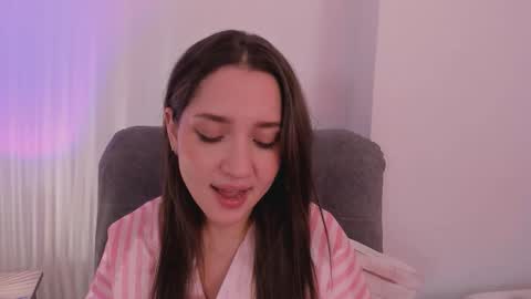 Snapshot of vanessajohnsonn chatting on March 10, 2026, 1:32 am vanessajohnsonn online show from March 10, 2026, 1:32 am