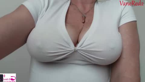 Snapshot of vanessared2 chatting on February 20, 2025, 7:08 pm Vanesared2 online show from February 20, 2025, 7:08 pm