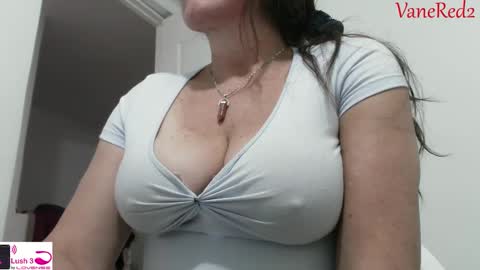 Snapshot of vanessared2 chatting on March 1, 2025, 10:21 pm Vanesared2 online show from March 1, 2025, 10:21 pm