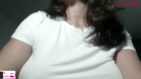 Snapshot of vanessared2 chatting on September 9, 2025, 1:16 am Vanesared2 online show from September 9, 2025, 1:16 am