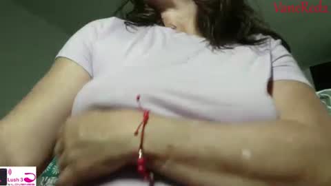 Snapshot of vanessared2 chatting on September 24, 2025, 12:36 am Vanesared2 online show from September 24, 2025, 12:36 am