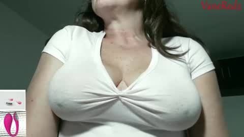 Snapshot of vanessared2 chatting on December 18, 2025, 12:27 am Vanesared2 online show from December 18, 2025, 12:27 am