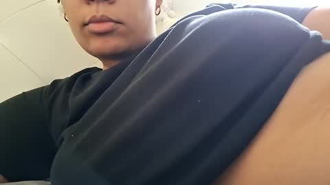 Snapshot of vanessareign chatting on February 16, 2026, 7:43 pm vanessareign online show from February 16, 2026, 7:43 pm