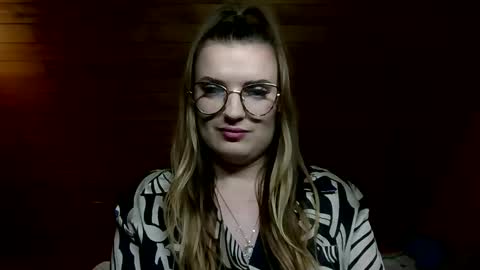 Snapshot of vanessaseduce chatting on December 19, 2025, 9:33 pm Vanessa online show from December 19, 2025, 9:33 pm