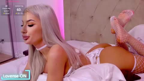 Snapshot of vanessavanne chatting on February 28, 2025, 3:04 pm Vanessa online show from February 28, 2025, 3:04 pm