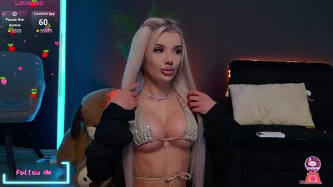 Vanessa online show from July 5, 2026, 1:18 pm