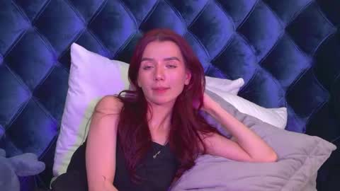 VanessaVienne online show from May 19, 2026, 2:18 am