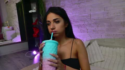 Vanessa online show from May 23, 2026, 4:33 pm