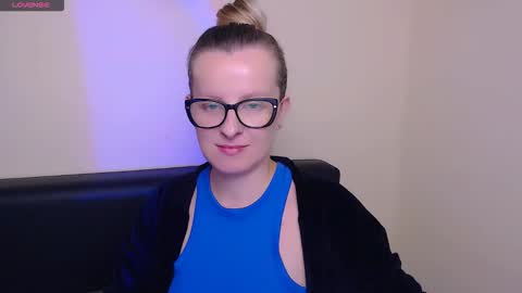 Mia online show from October 16, 2025, 6:58 am