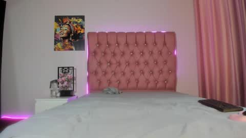 VanillaFlo online show from November 24, 2025, 12:05 pm