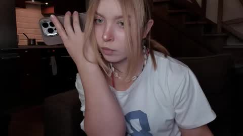 Vanilla online show from October 9, 2025, 11:30 am