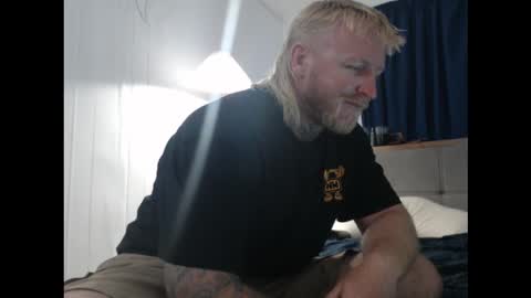 Snapshot of vanillarickjames chatting on December 17, 2025, 11:11 pm Vanillaking95 online show from December 17, 2025, 11:11 pm