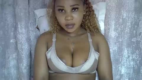 Snapshot of vanillavenus chatting on February 14, 2026, 12:13 pm vanillavenus online show from February 14, 2026, 12:13 pm